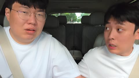 주륵주륵르르 - [클립]깨박이: 내가 오면서 펨코 봤는데 스트형 입속에...