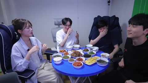 주륵주륵르르 - [클립]동하: lck 하면서 힘들었던 거 없어요? 민교: ...