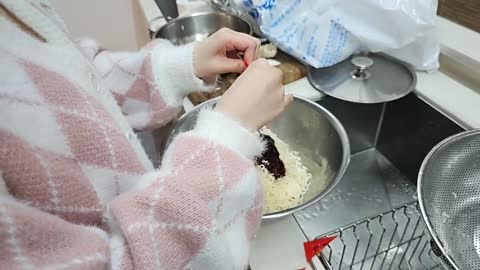 주륵주륵르르 - [클립]김민교: 요리할땐 이런 니트 같은 거 안입어줬...