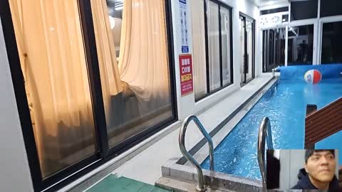 주륵주륵르르 - [클립]비키니 입고 다가오는 아이밈에 표정관리 안되...