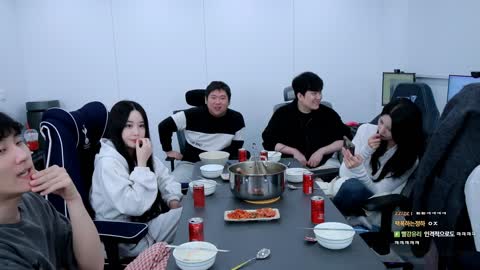 주륵주륵르르 - [클립]쪽지 피드백 읽는 척 준밧드에게 속마음 배설하...