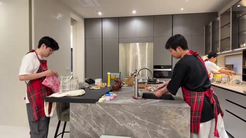 반응몬 - [클립]소희님 설거지 시키려고하자 본인이 하겠다는 킴성태 ...