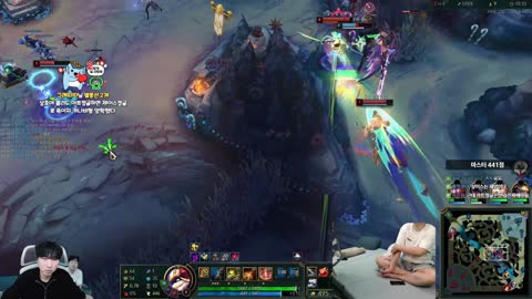 반응몬 - [클립]자고 일어나서 감스트 쿠션 괴롭히는 이상호