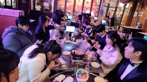 주륵주륵르르 - [클립]김봉준: 츠캄 아무도 안 와요? 오리: 츠캄 아무도 안...