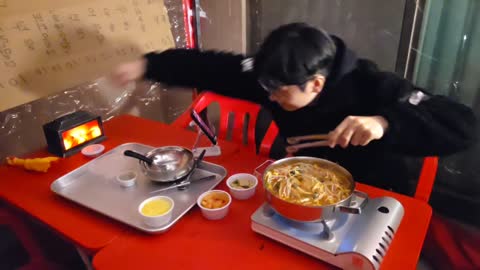 새잎보고불끈 - [클립]혼자 꽁트 찍다가 오자친구 한테 불려간 오아