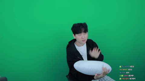 주륵주륵르르 - [클립]깐숙이 쿠션 싸커킥 갈기는 김민교