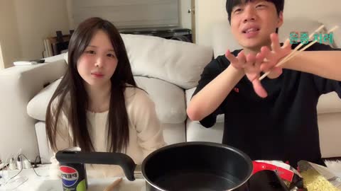 auxhdtchsirg - [클립]앵지:더워 윤종:벗어,긴팔입으면 덥지