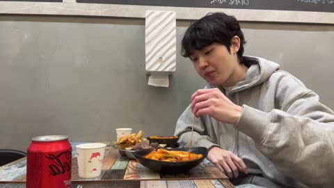 반응몬 - [클립]먹방중 가게 사장님 눈치보기