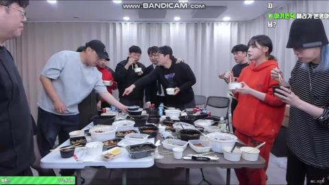 Deadlift_220 - 감스트: 야 잠깐만 해리 설마 꾸티뉴 실물 보려고...