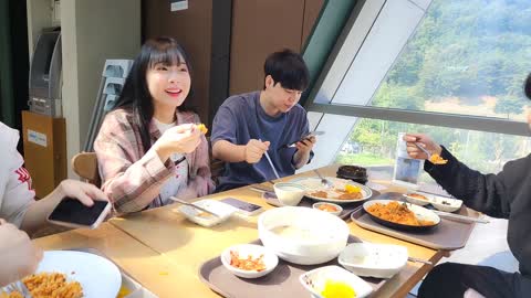 a탐지기 - [클립]토마토)졈니는 나이보다  상큼   내 24살 느낌 아님...