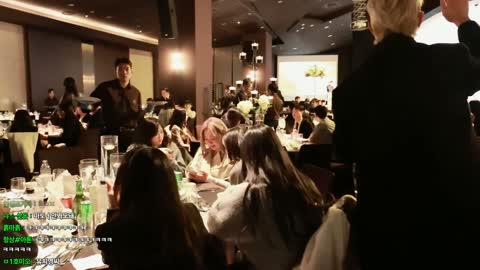 개망망이♪ - [클립]여캠들 사이에 같이 낀 이라333