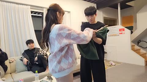 주륵주륵르르 - [클립]비키니 입어보는 민교 상윤