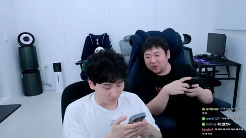 주륵주륵르르 - 양유정에게 카톡 보내는 민교