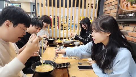 주륵주륵르르 - [클립]봉준: 교용아 한입할래? 애교용: 어! 봉준: 봉...