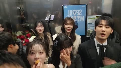 [BROTHER] - [클립]연지 용돈도 주고 사진도 찍는 남순이 ㅋㅋㅋ