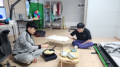 야바 - [클립]둬얼이한테 새해 첫덕담 해주는 봉준 - "아니 둬얼아 그게...