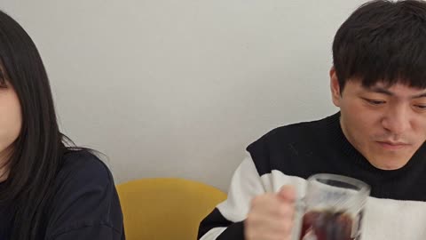 주륵주륵르르 - [클립]타요: 흑맥주가 아니라 커피를 왜 이런 컵에 준 ...