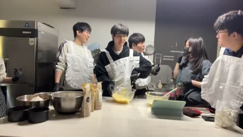 주륵주륵르르 - [클립]타요: 에스카 좀 먹어야돼 나랑 봉준이 옛날 식...