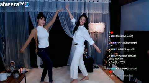 겨터파크개장해버린 크레용팝의 두둠칫댄스