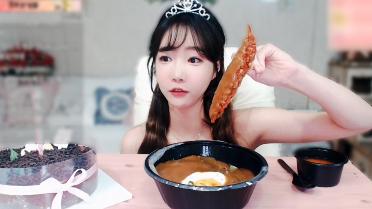 셀리 바삭한 돈까스와 매콤한 커리의 조합!
