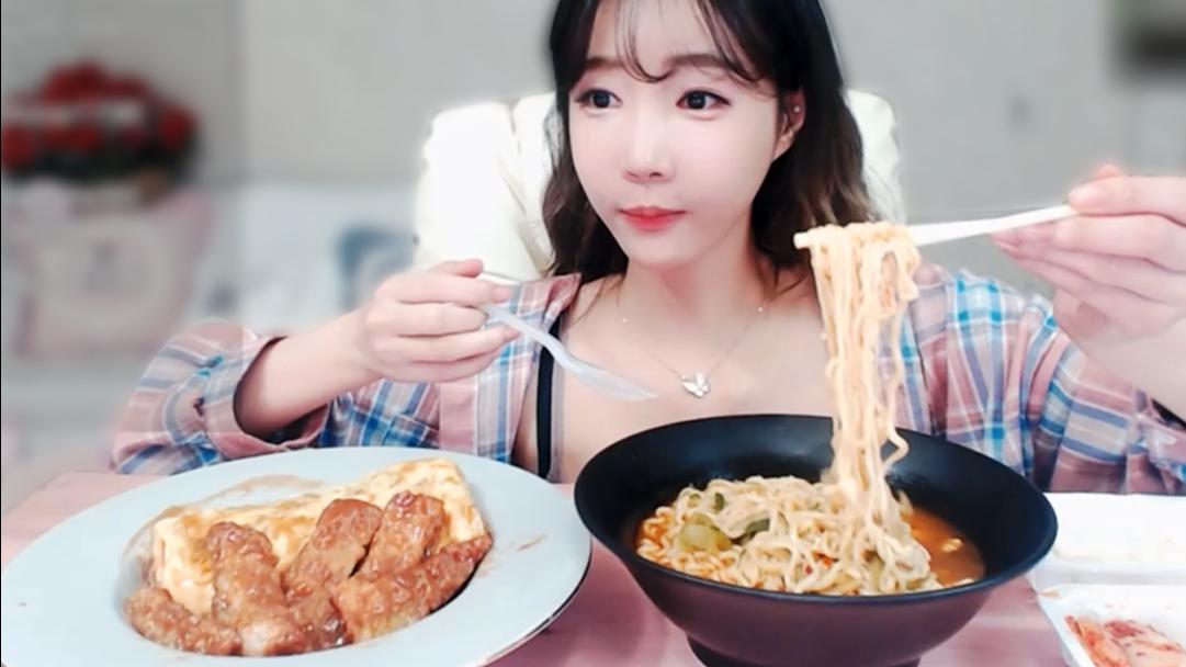 셀리 셀리의 오므라이스&라면 분식 먹방!