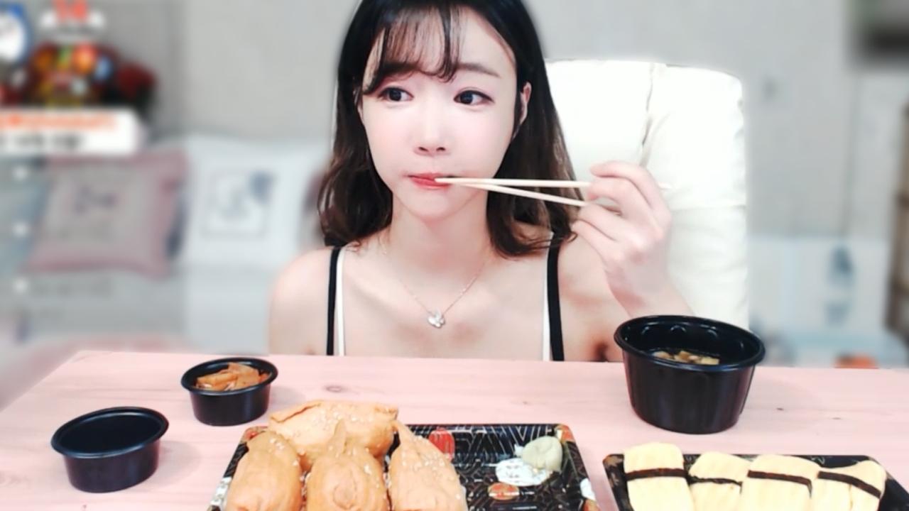 셀리 계란 유부초밥 입에 한가득~!