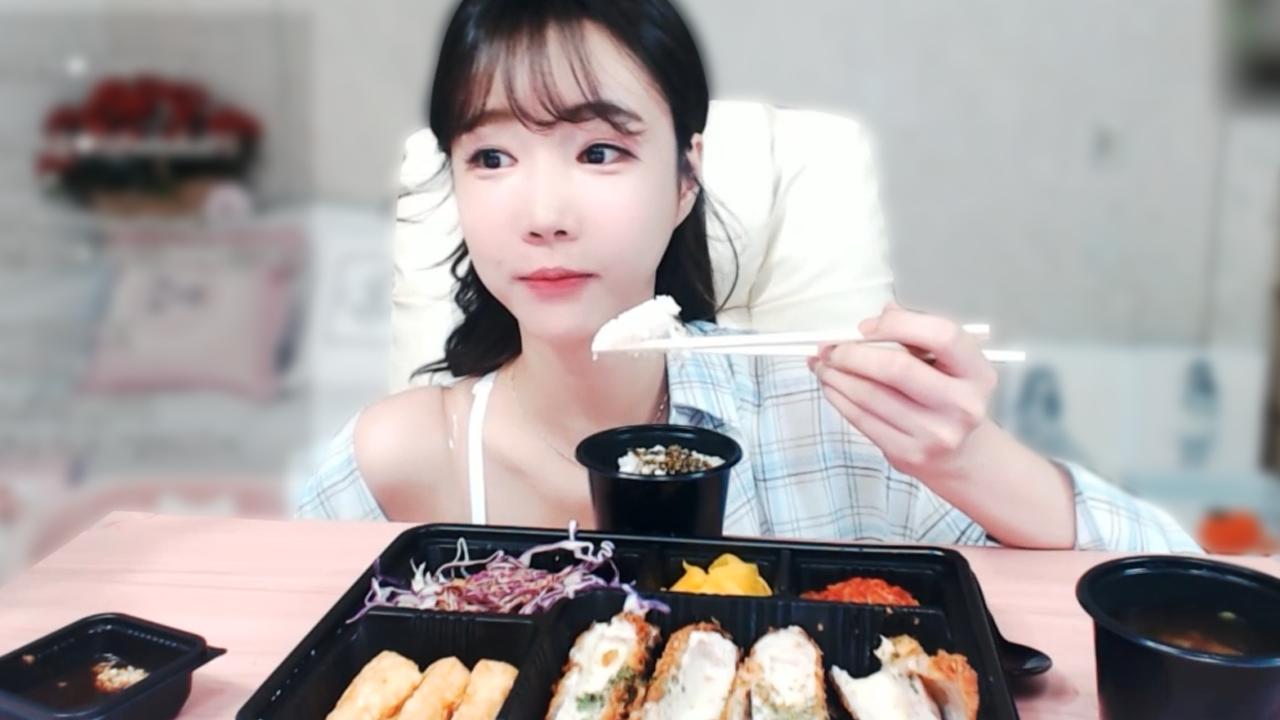 셀리 치즈가 쭈욱~ 치즈돈까스!