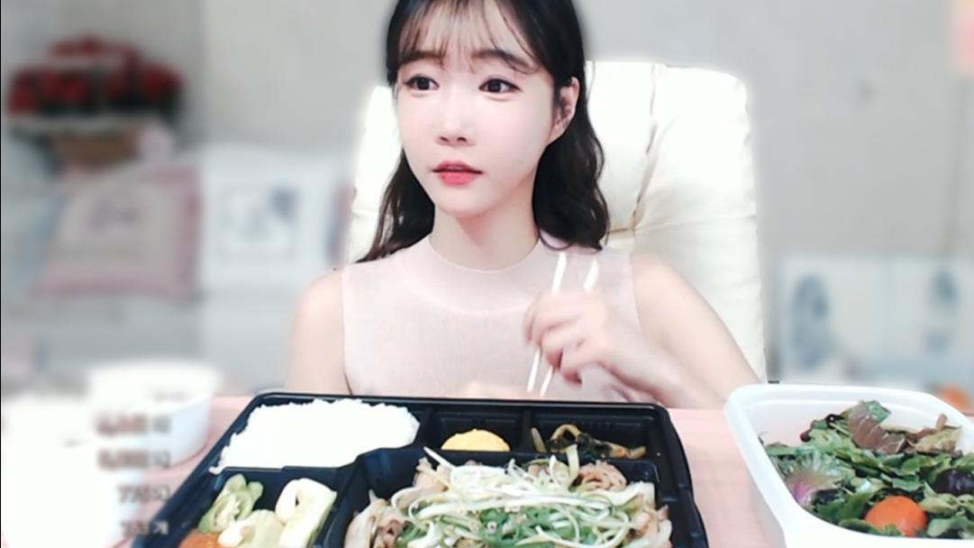셀리 셀럽분들과 소통하며 먹는 꼬기!