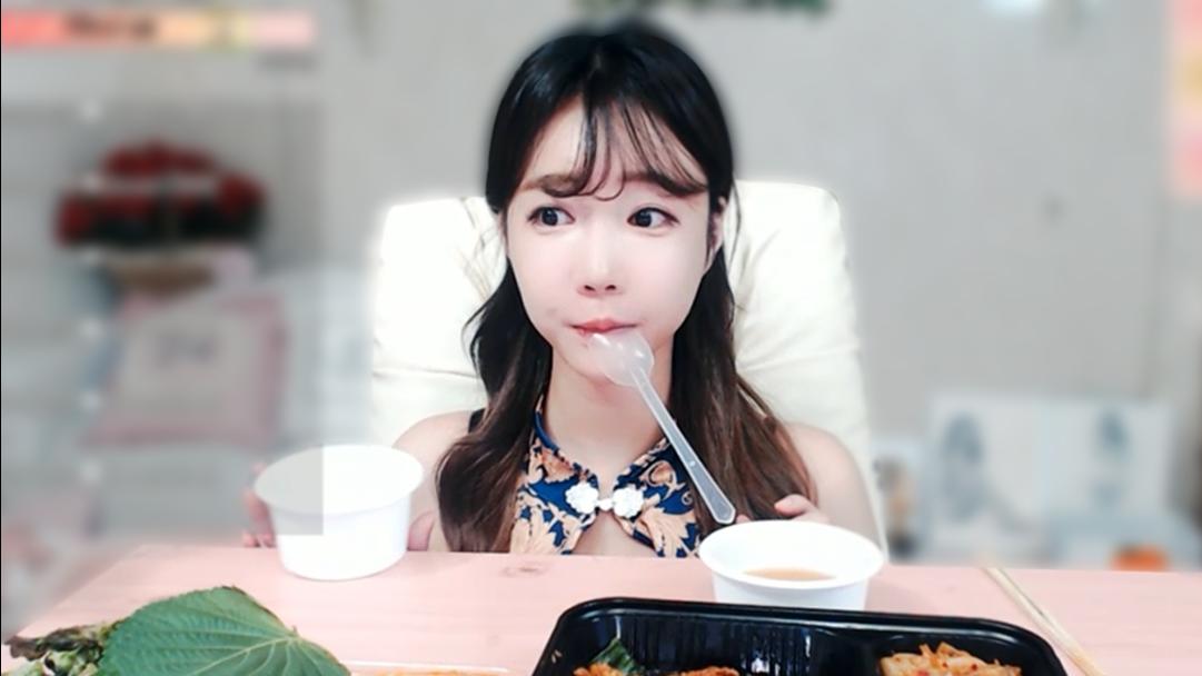 셀리 셀리의 소통 먹방! 오늘의 메뉴는 제육!