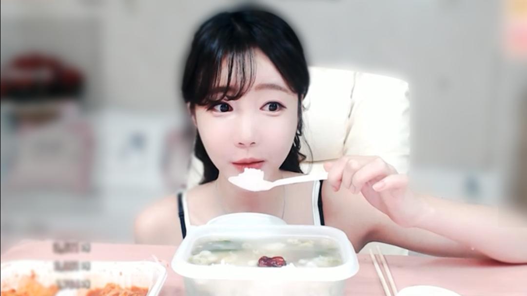 셀리 셀럽분들과 소통하며 먹는 갈비탕!
