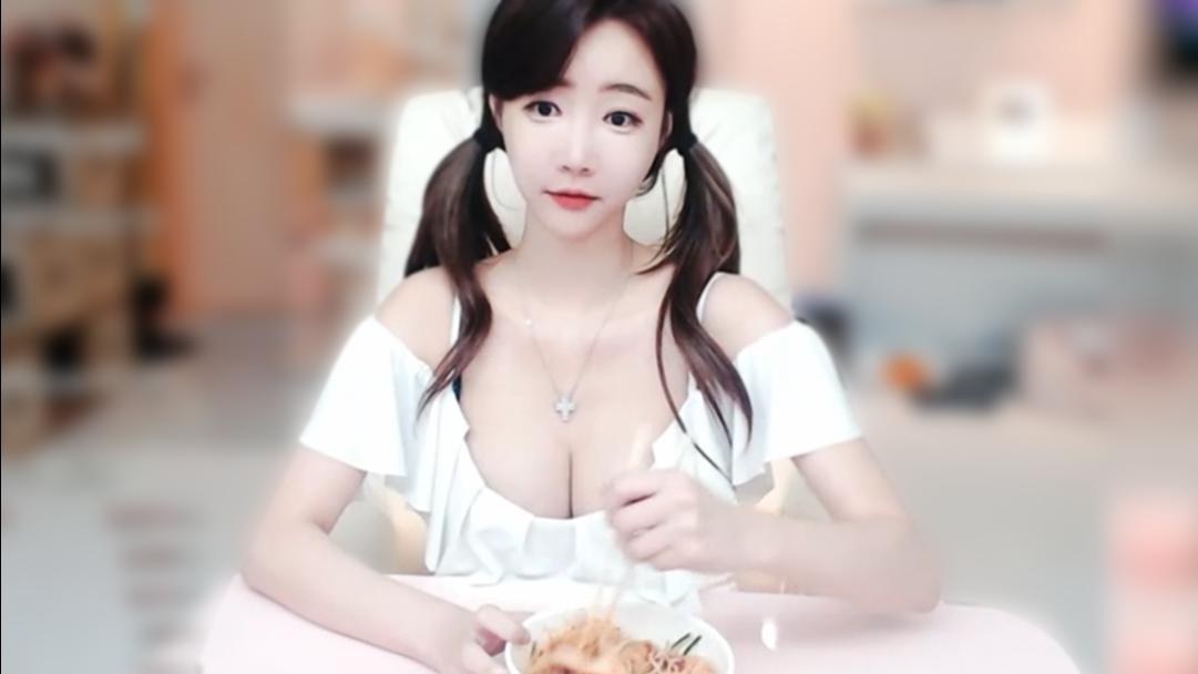 셀리 호로록 호로록 여름 별미 비빔국수 먹방!
