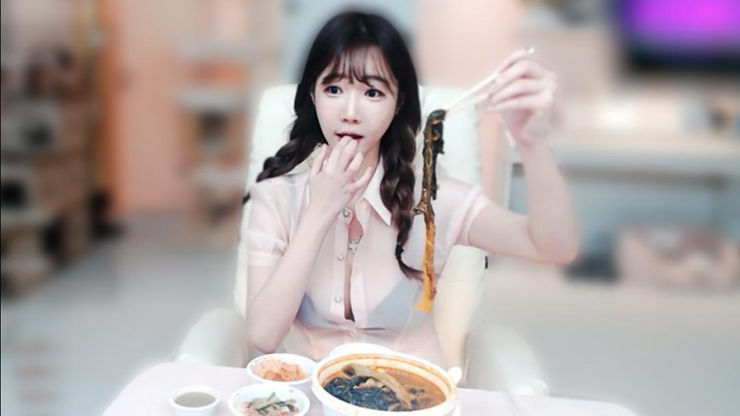 셀리 시래기 듬~뿍 뼈해장국 먹방!