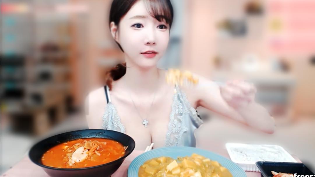 셀리 오늘 저녁은 카레와 김치찌개 어떠실까요~?