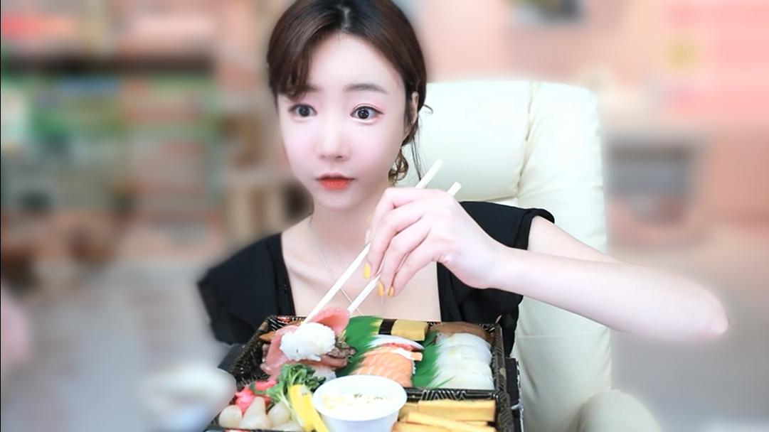 셀리 오늘 저녁은 초밥 어떠신가요? 초밥 꼬망꼬망!
