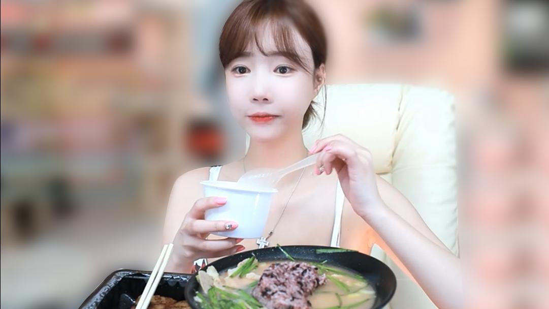 셀리 요즘 같은 날씨에 따뜻한 국밥 한그릇!