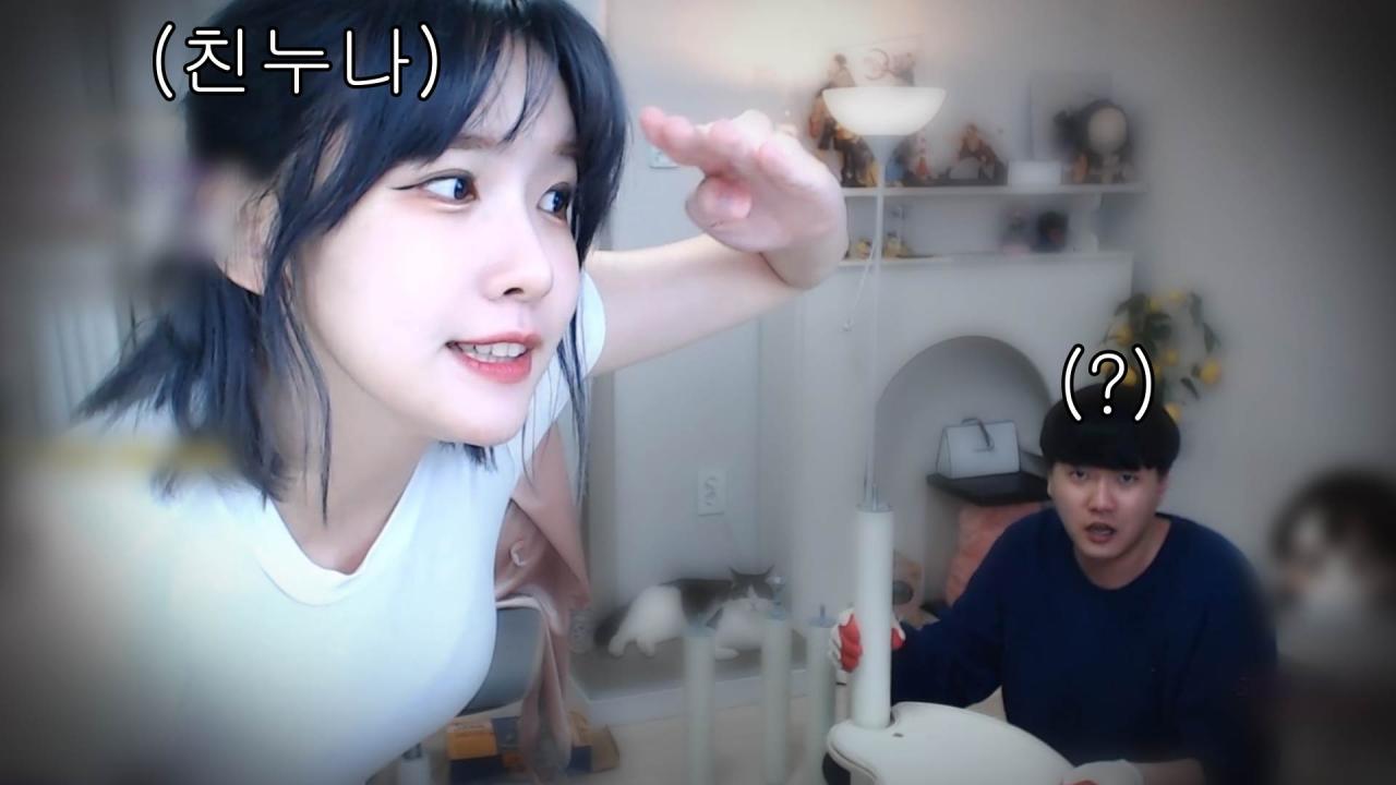 여캠 누나의 남동생으로 살기..